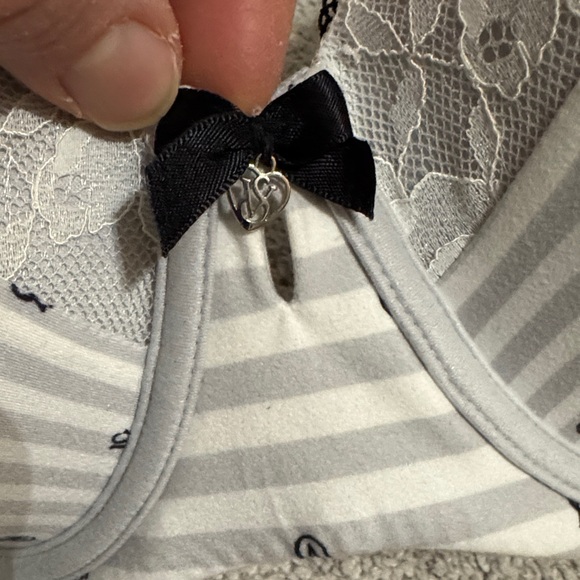 Victoria's Secret Striped Gray Lace Bra - Picture 8 of 10